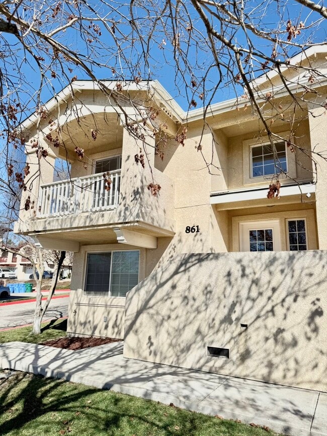 property at 861 Marlbank Pl