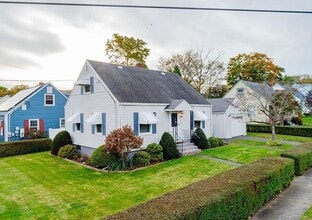 4 Windsor Rd in Hamden, CT - Foto de edificio - Building Photo