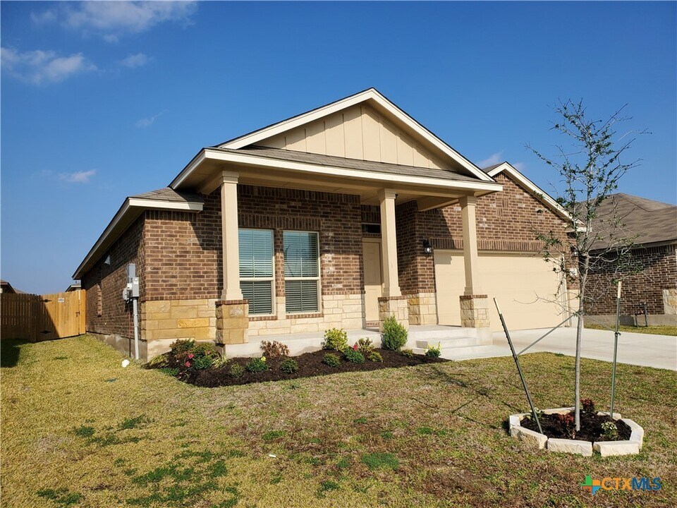 216 Bainbridge Rd in Temple, TX - Foto de edificio