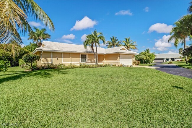 550 Forest Hills Blvd in Naples, FL - Building Photo - Building Photo