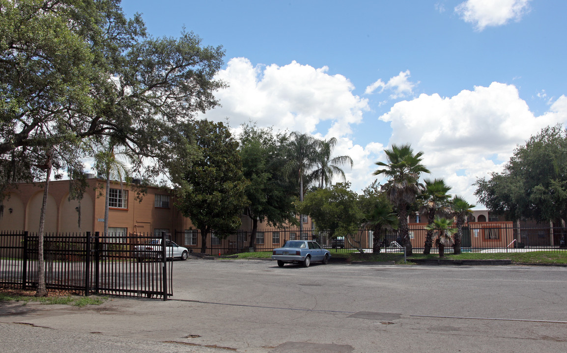 1307 E 127th Ave in Tampa, FL - Building Photo