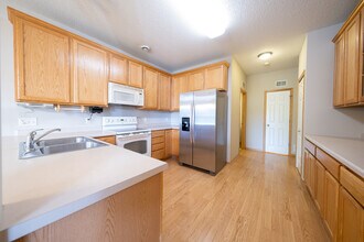 6642 Pine Crest Trail S in Cottage Grove, MN - Building Photo - Building Photo