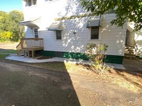 215 Maple St, Unit Apt B - 215 Maple Street in Eau Claire, WI - Building Photo - Building Photo