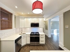 1410 W Cornelia Ave, Unit J05P in Chicago, IL - Building Photo - Building Photo