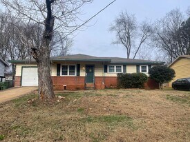 606 Eastbrook Dr NW in Huntsville, AL - Building Photo