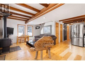 8521 Drifter Way in Whistler, BC - Building Photo - Building Photo