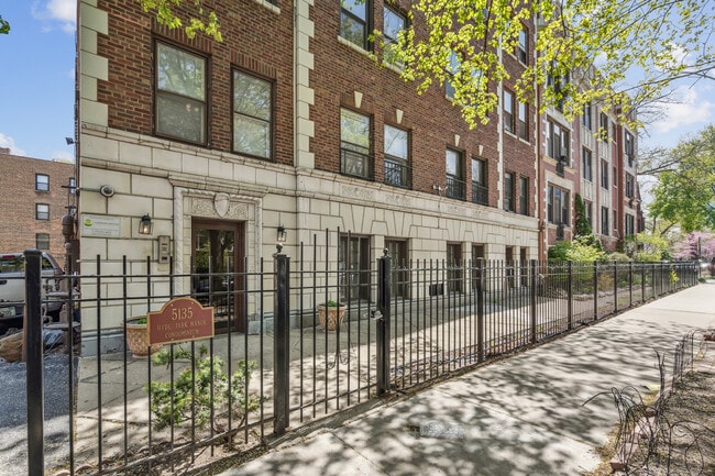 5135 S Kenwood Ave in Chicago, IL - Building Photo - Building Photo