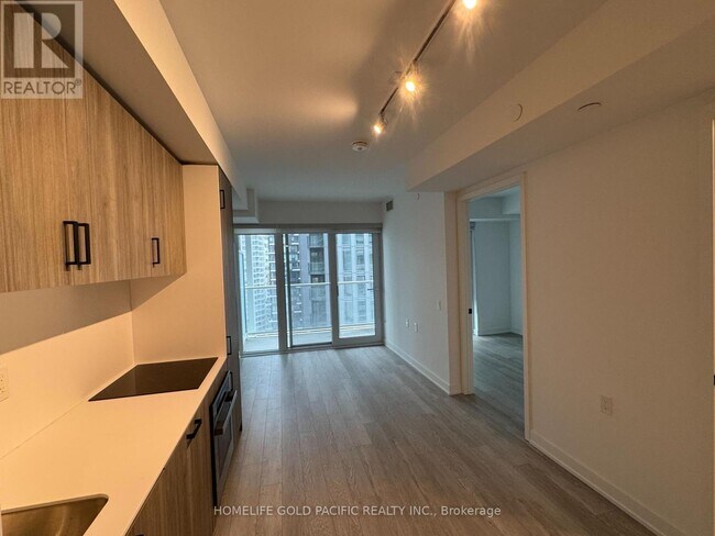 88 Queen St E in Toronto, ON - Building Photo - Building Photo