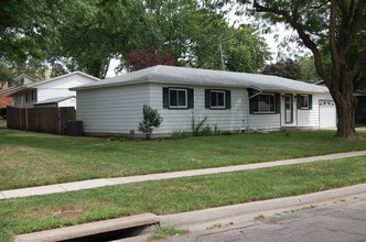 8200 Chestnut Ln in Lincoln, NE - Building Photo - Building Photo