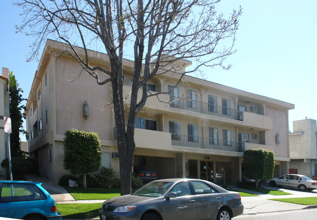 Oakhurst Apartment's in Los Angeles, CA - Building Photo - Building Photo