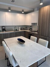 239 SW 9th St in Miami, FL - Building Photo - Building Photo