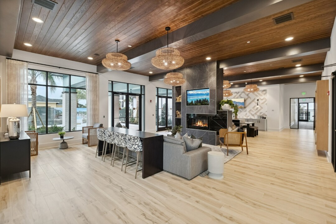 Ezelle in Kissimmee, FL - Building Photo