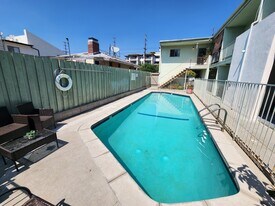12744 Moorpark St, Unit 3 in Studio City, CA - Building Photo