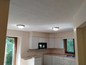 20277 Emery Rd in North Randall, OH - Building Photo - Building Photo