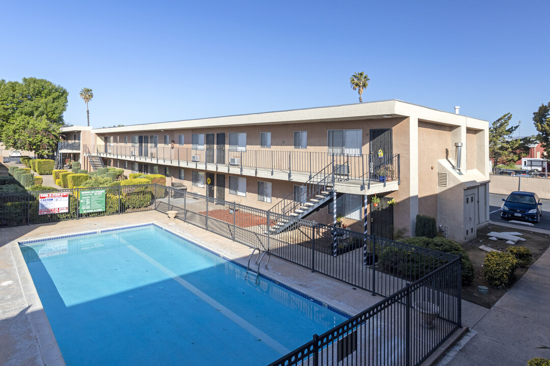 Ashwood Apartments in Lakeside, CA - Foto de edificio