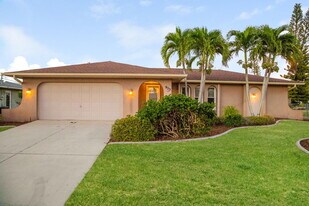 923 SE 19th St in Cape Coral, FL - Building Photo