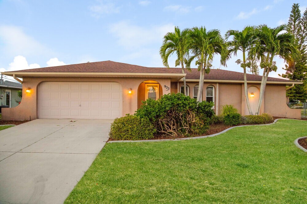 923 SE 19th St in Cape Coral, FL - Building Photo