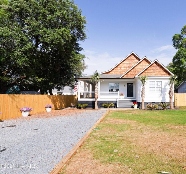 130 NE 23rd St in Oak Island, NC - Building Photo - Building Photo