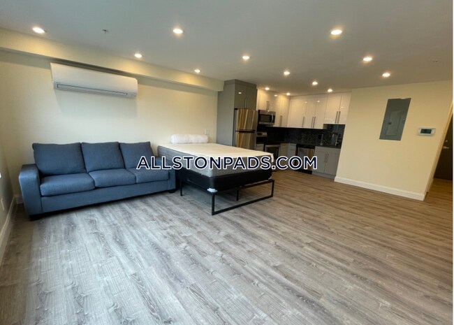 1028 Commonwealth Ave-Unit -304 in Boston, MA - Building Photo - Building Photo