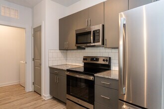 Avril Cambridge Village in Denver, NC - Foto de edificio - Interior Photo