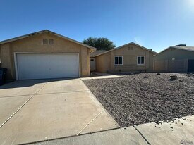 6337 E 45th St in Yuma, AZ - Building Photo