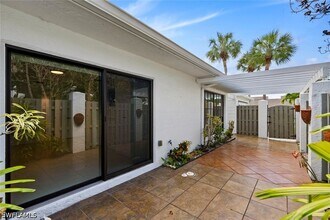 879 Meadowland Dr in Naples, FL - Building Photo - Building Photo