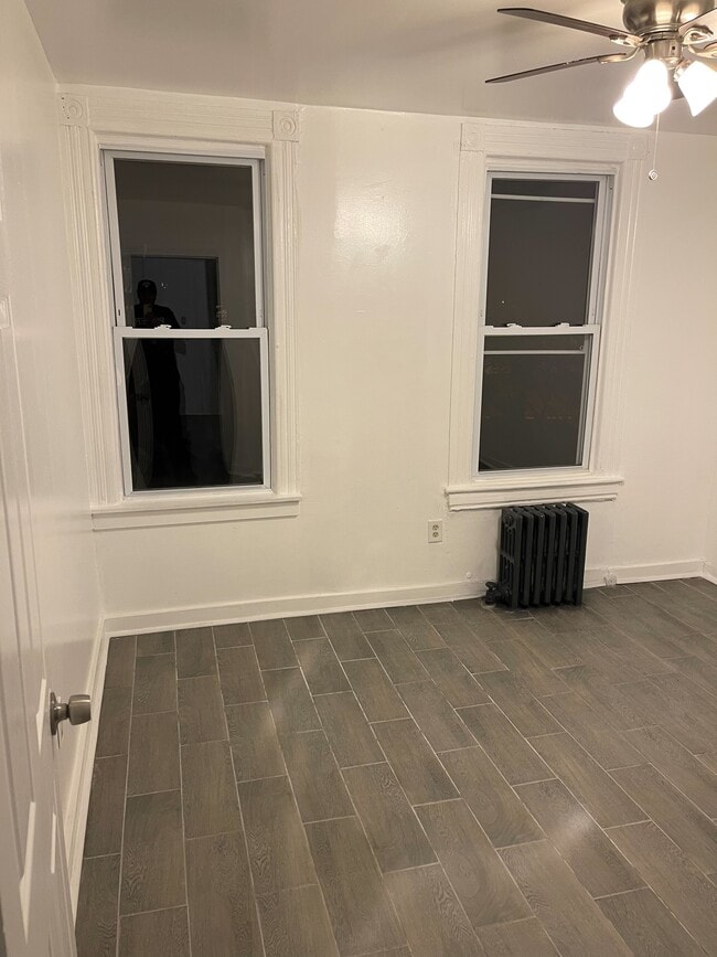 42 McAdoo Ave, Unit 2 in Jersey City, NJ - Foto de edificio - Building Photo