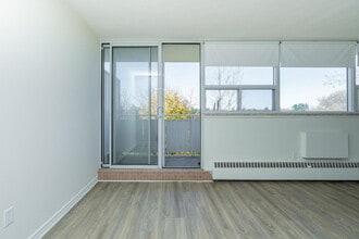 6320 Valley Way in Niagara Falls, ON - Building Photo - Building Photo