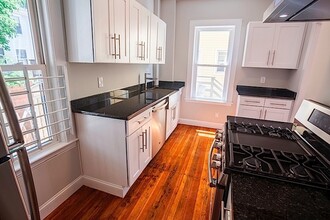 23 Kelly Rd, Unit 1 in Cambridge, MA - Foto de edificio - Building Photo