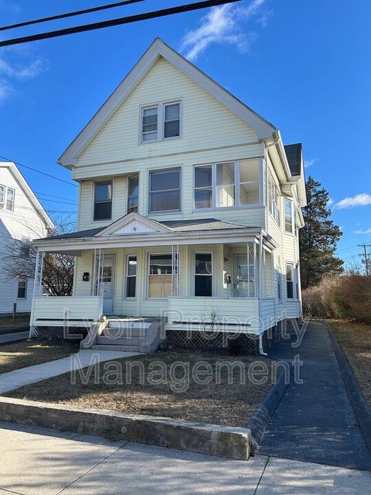 16 West St in Westerly, RI - Building Photo