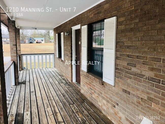 1210 Manning St, Unit Unit 7 in Eden, NC - Foto de edificio - Building Photo