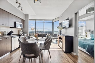 60 Grosvenor St in Toronto, ON - Building Photo - Building Photo