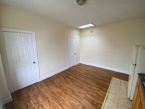5900 Pine St, Unit 2 in Philadelphia, PA - Foto de edificio - Building Photo