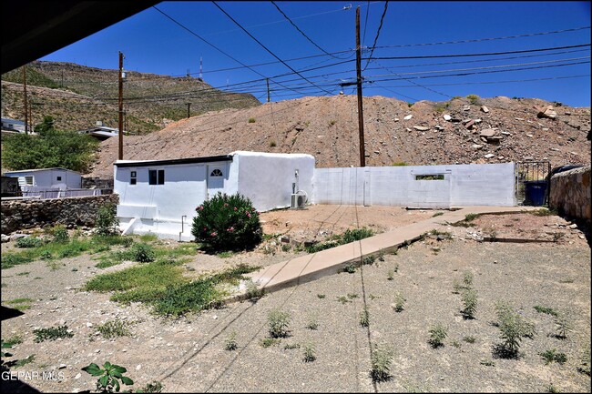 2111 Portland Ave in El Paso, TX - Building Photo - Building Photo