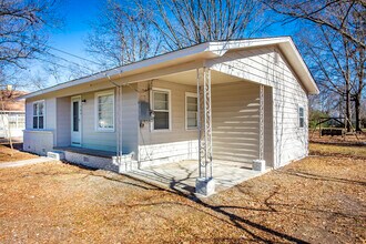 704 N Cypress St in Beebe, AR - Building Photo - Building Photo