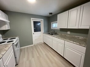 115 Cruger St, Unit 115 in Bath, NY - Foto de edificio - Building Photo