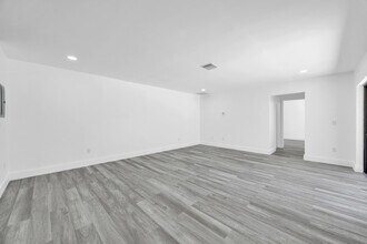 8010 Ambach Way in Hypoluxo, FL - Building Photo - Building Photo