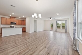 100 Jarbridge Dr in Kyle, TX - Building Photo - Building Photo