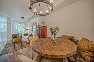 1059 Esparanza Way in San Jose, CA - Building Photo - Building Photo