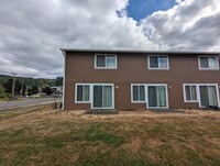 5802 Parker Rd E, Unit "C" in Sumner, WA - Foto de edificio - Building Photo