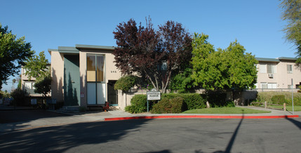 Foothill Manor Apartments in San Jose, CA - Building Photo - Building Photo