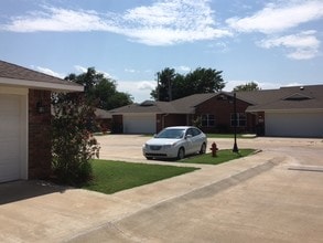 Golden Acres Cottages in Shawnee, OK - Building Photo - Other