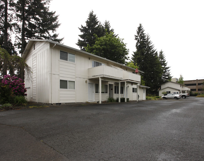 Durham Court in Portland, OR - Foto de edificio - Building Photo