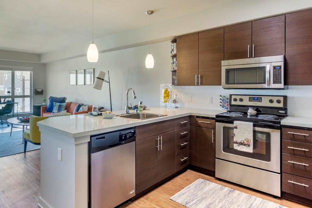 Oregon 42 in Seattle, WA - Building Photo