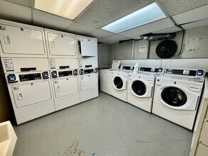 6 Sutherland Rd, Unit 1 in Boston, MA - Building Photo - Building Photo