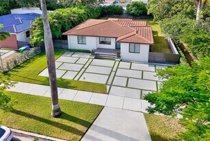 130 SW 25th Rd in Miami, FL - Building Photo