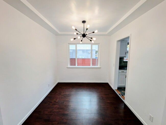 2125 Carmona Ave, Unit 12 in Los Angeles, CA - Building Photo - Building Photo