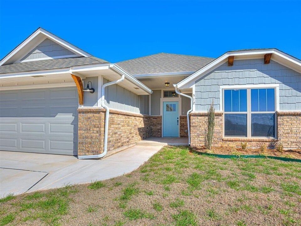 512 Cherrybark Dr in Washington, OK - Building Photo