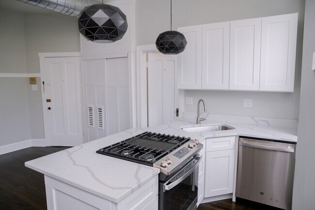 3559 N Ashland Ave, Unit J06P in Chicago, IL - Foto de edificio - Building Photo