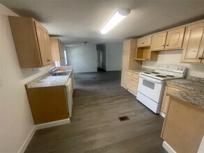 1001 NE 77th St in Ocala, FL - Building Photo - Building Photo